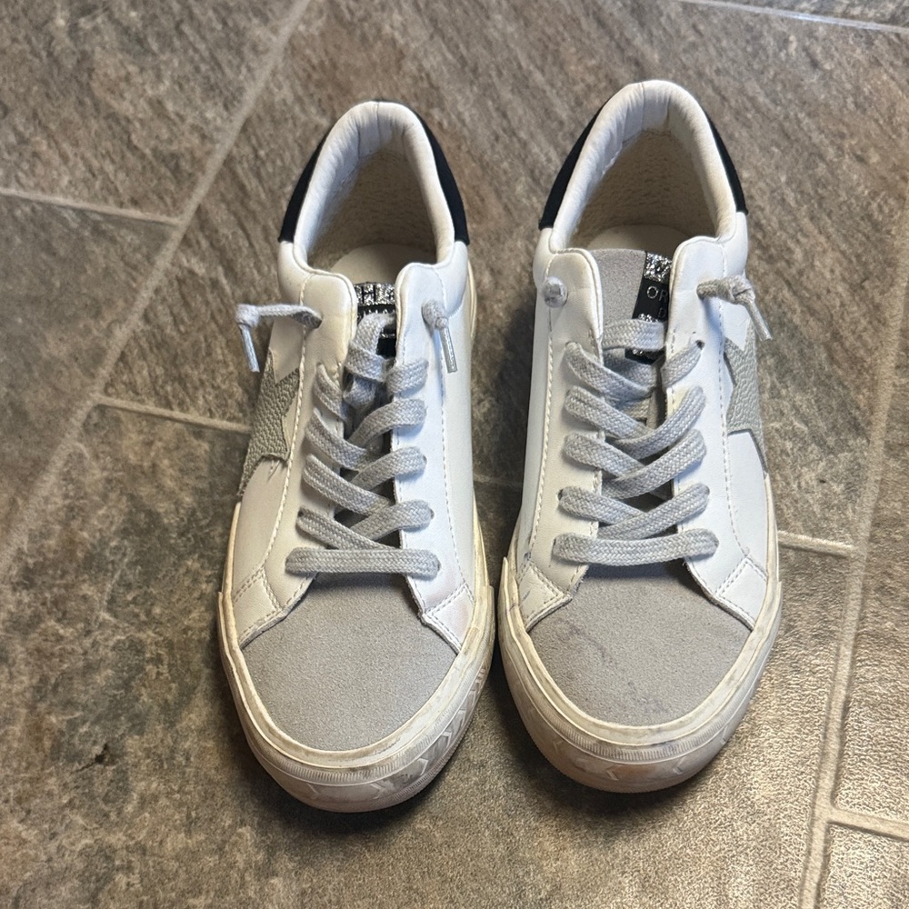 Stylish White and Gray Women’s Sneakers